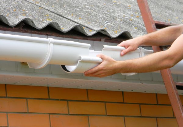 Gutter Hanging in Fredericksburg